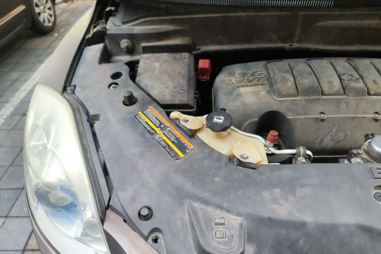 Used Buick Enclave 2010 3.6L Elite Edition Engine Bay Right