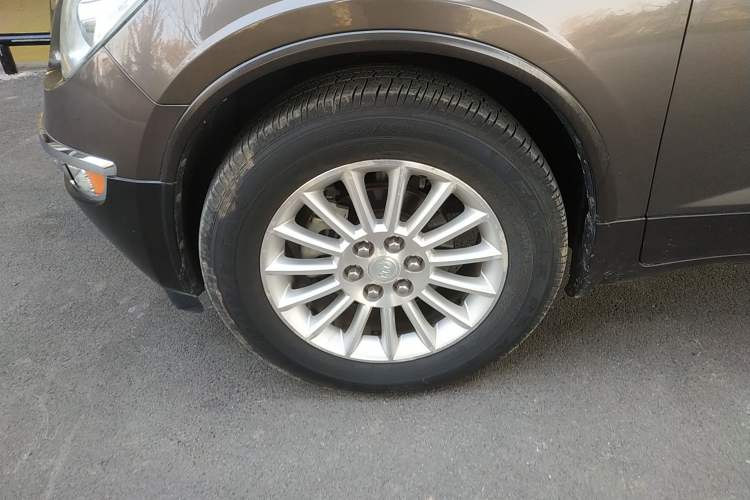 Used Buick Enclave 2010 3.6L Elite Edition Left Front Wheel Hub