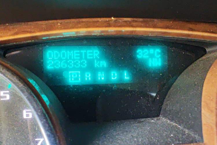 Used Buick Enclave 2010 3.6L Elite Edition Odometer Close Up