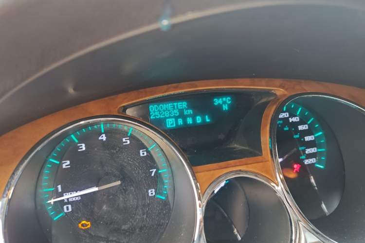 Used Buick Enclave 2010 3.6L Elite Edition Odometer Close Up