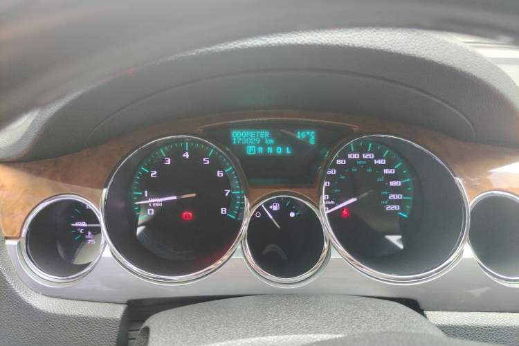 Used Buick Enclave 2010 3.6L Elite Edition Odometer Close Up