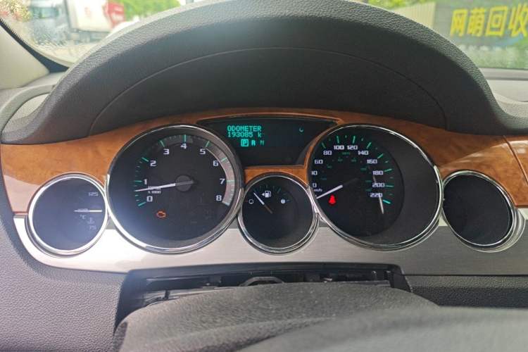 Used Buick Enclave 2010 3.6L Elite Edition Odometer Close Up