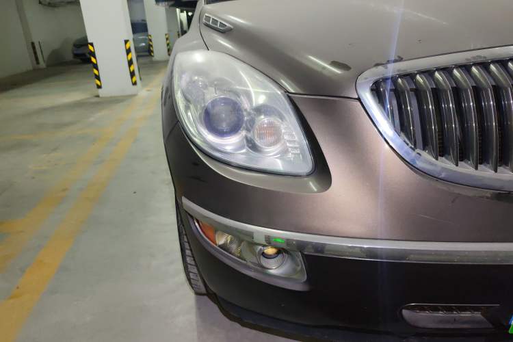 Used Buick Enclave 2010 3.6L Flagship Edition Right Front Headlight