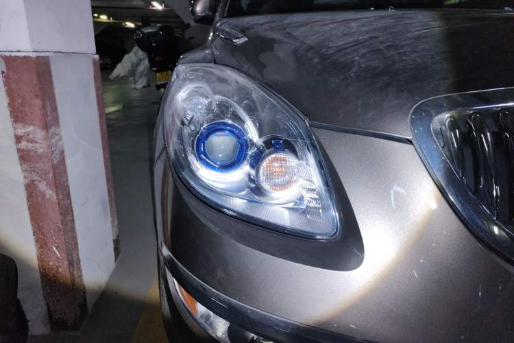 Used Buick Enclave 2010 3.6L Elite Edition Right Front Headlight