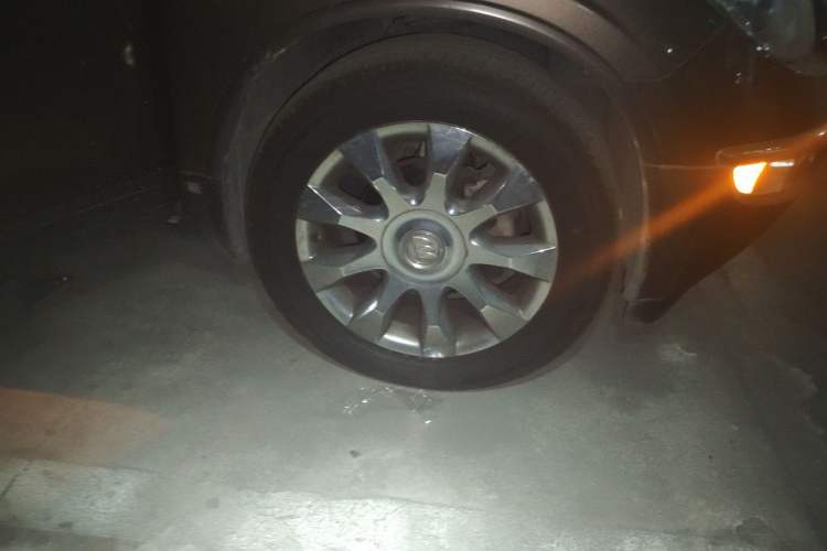 Used Buick Enclave 2010 3.6L Flagship Edition Right Front Wheel Hub