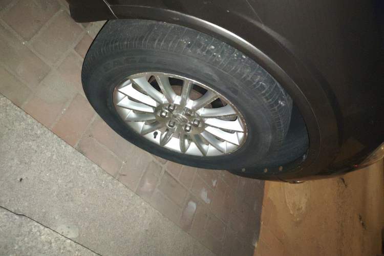 Used Buick Enclave 2010 3.6L Elite Edition Right Front Wheel Hub
