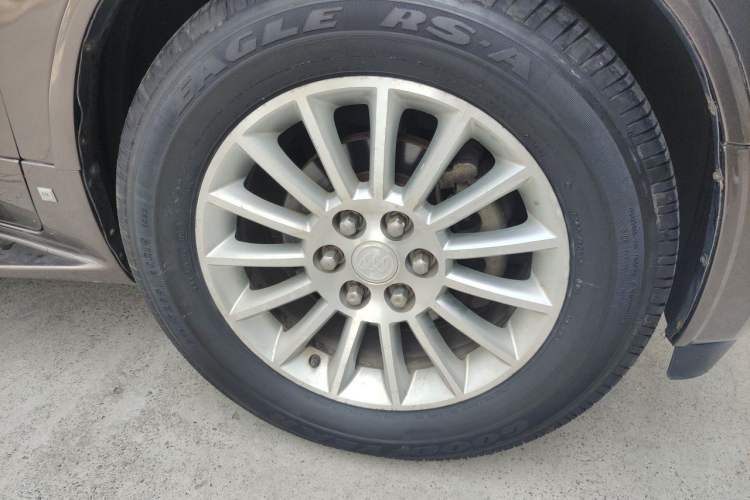 Used Buick Enclave 2010 3.6L Elite Edition Right Front Wheel Hub