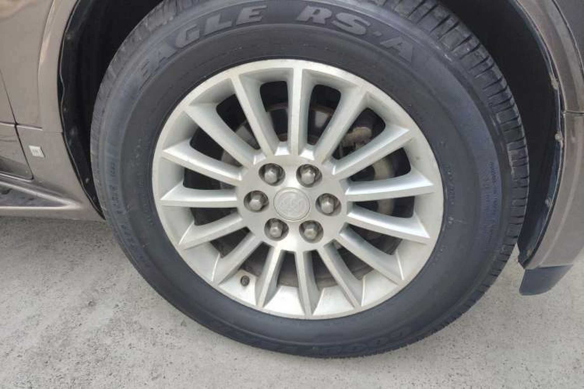 Used Buick Enclave 2010 3.6L Elite Edition Right Front Wheel Hub