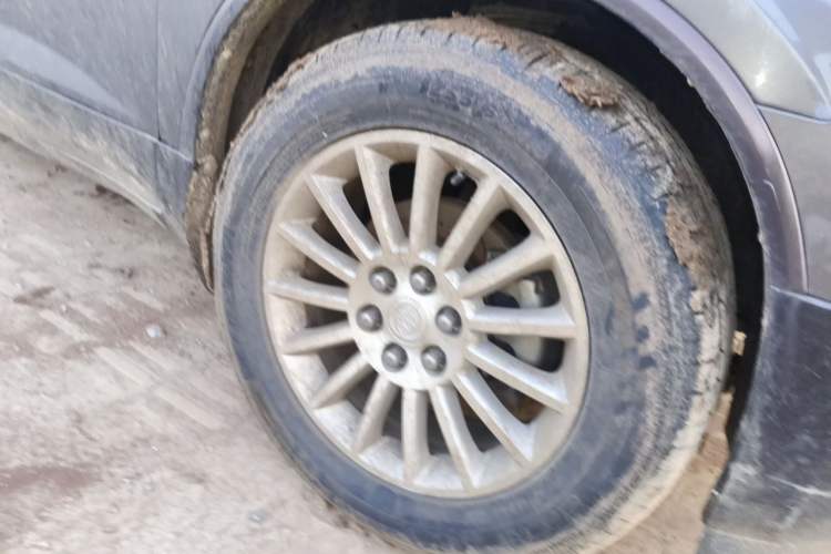 Used Buick Enclave 2010 3.6L Elite Edition Right Front Wheel Hub