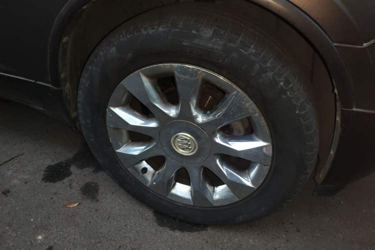 Used Buick Enclave 2010 3.6L Flagship Edition Right Front Wheel Hub
