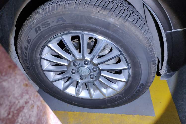 Used Buick Enclave 2010 3.6L Elite Edition Right Front Wheel Hub