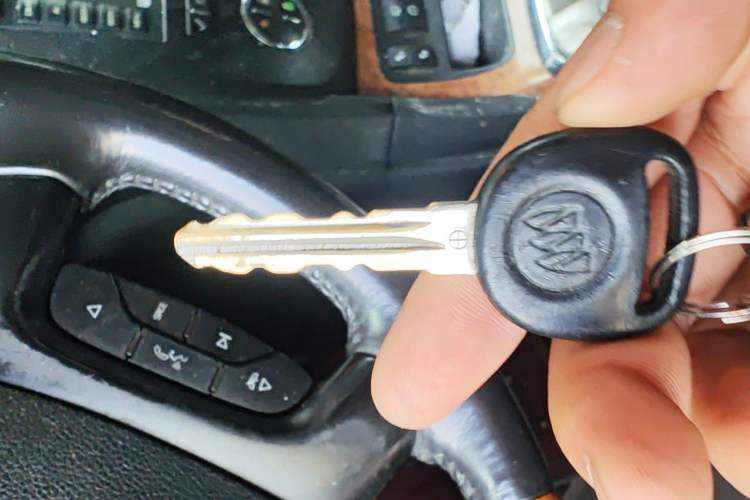 Used Buick Enclave 2010 3.6L Elite Edition Vehicle Key