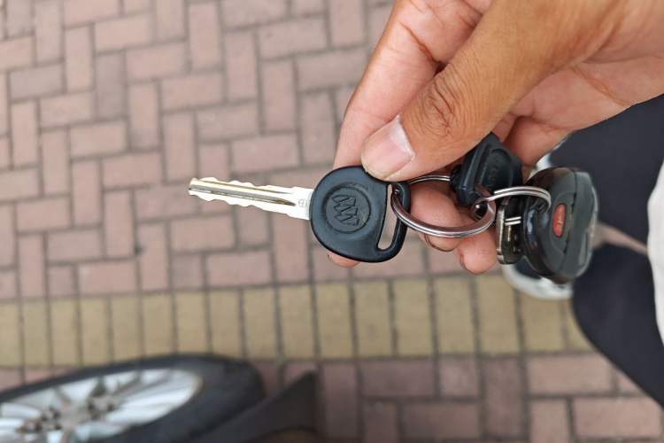 Used Buick Enclave 2010 3.6L Elite Edition Vehicle Key