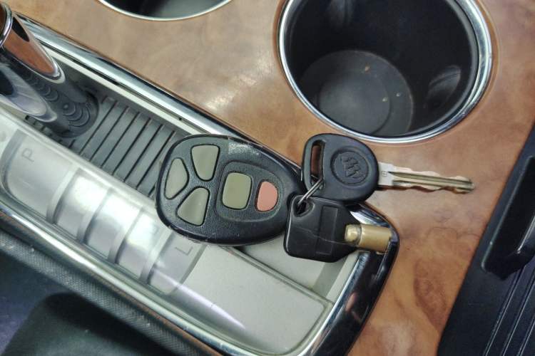 Used Buick Enclave 2010 3.6L Elite Edition Vehicle Key