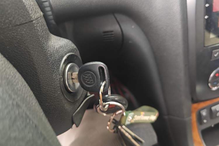 Used Buick Enclave 2010 3.6L Elite Edition Vehicle Key
