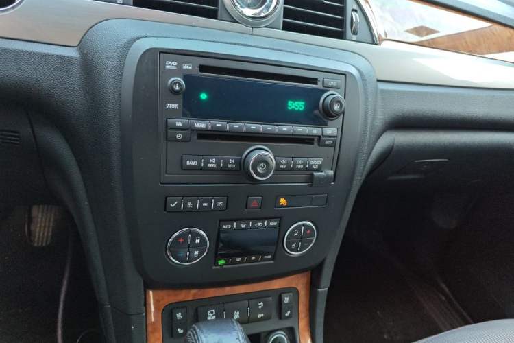 Used Buick Enclave 2010 3.6L Flagship Edition Audio And AC Panel