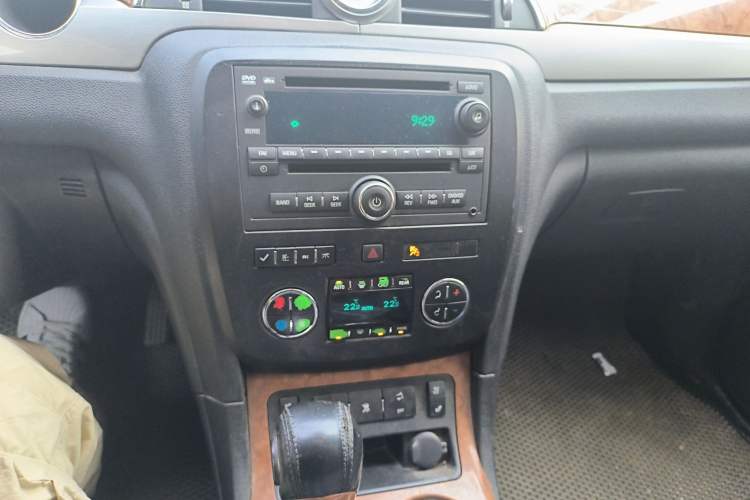 Used Buick Enclave 2010 3.6L Elite Edition Audio And AC Panel
