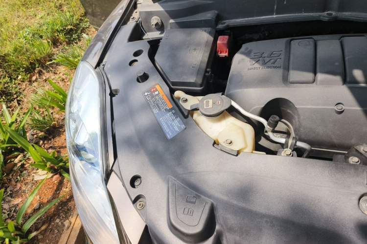 Used Buick Enclave 2010 3.6L Flagship Edition Engine Bay Right