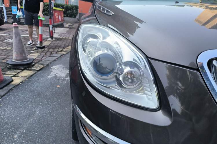 Used Buick Enclave 2010 3.6L Elite Edition Right Front Headlight