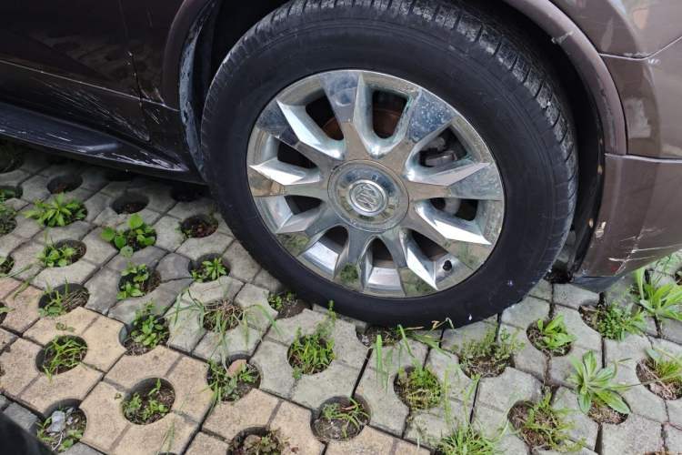 Used Buick Enclave 2010 3.6L Flagship Edition Right Front Wheel Hub