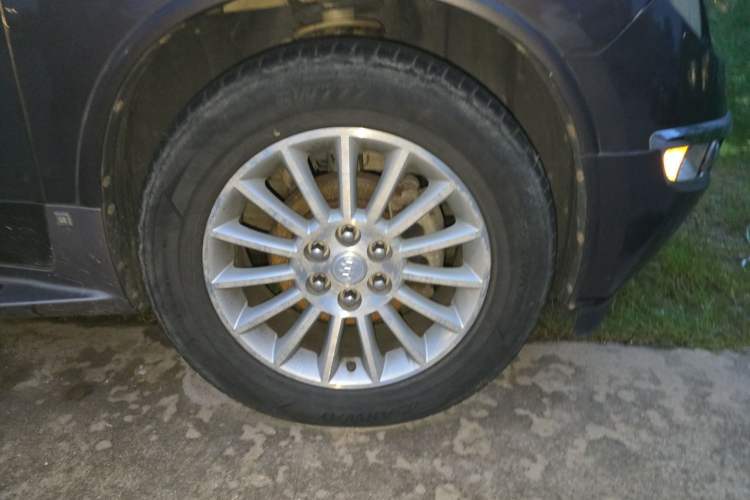 Used Buick Enclave 2010 3.6L Elite Edition Right Front Wheel Hub