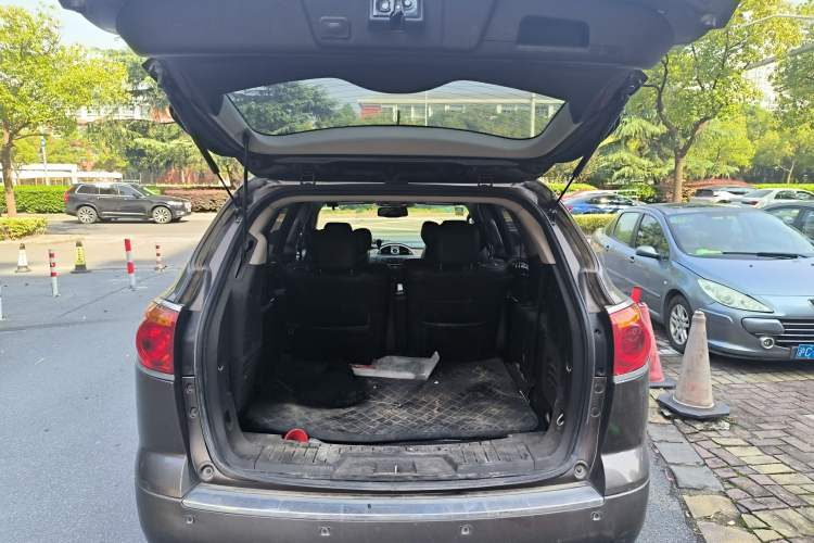 Used Buick Enclave 2010 3.6L Elite Edition Trunk
