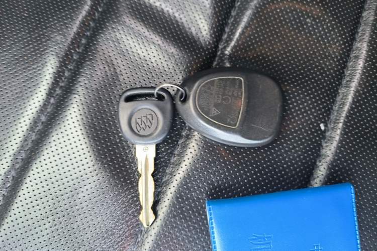 Used Buick Enclave 2010 3.6L Elite Edition Vehicle Key