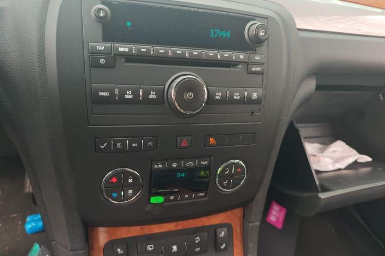 Used Buick Enclave 2010 3.6L Elite Edition Audio And AC Panel