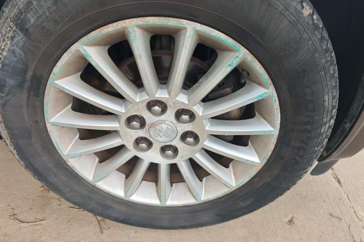 Used Buick Enclave 2010 3.6L Elite Edition Right Front Wheel Hub