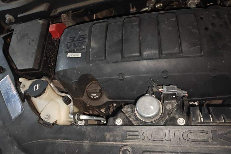 Used Buick Enclave 2010 3.6L Elite Edition Engine Bay Right