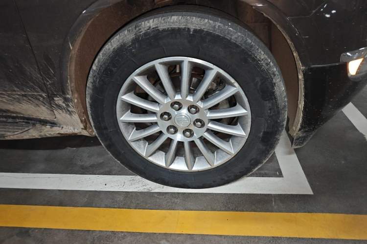Used Buick Enclave 2010 3.6L Elite Edition Right Front Wheel Hub