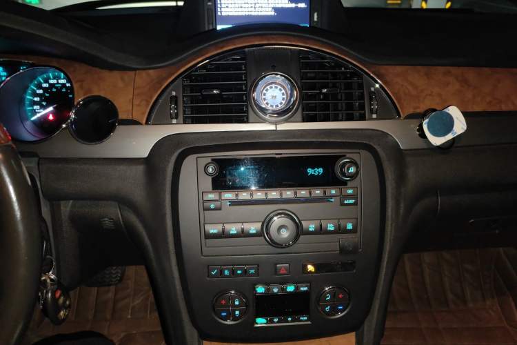 Used Buick Enclave 2013 3.6L Two-Wheel-Drive Elegance Edition Audio And AC Panel