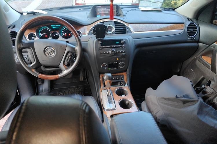 Used Buick Enclave 2013 3.6L Four-Wheel Drive Elite Edition Center Console