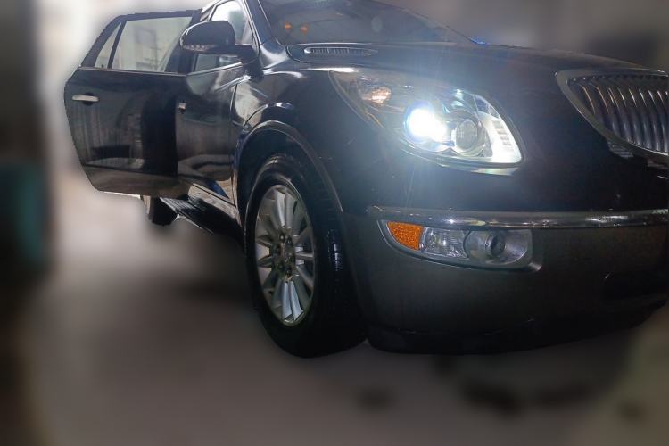 Used Buick Enclave 2013 3.6L Two-Wheel-Drive Elegance Edition Front Right 45 Deg