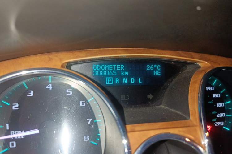 Used Buick Enclave 2013 3.6L Two-Wheel-Drive Elegance Edition Odometer Close Up