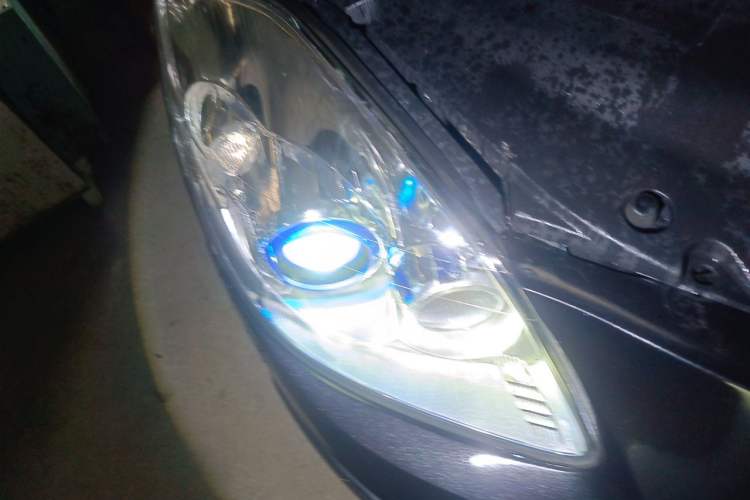 Used Buick Enclave 2013 3.6L Two-Wheel-Drive Elegance Edition Right Front Headlight