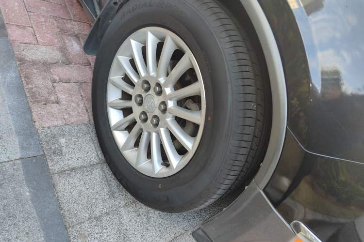 Used Buick Enclave 2013 3.6L Four-Wheel Drive Elite Edition Right Front Wheel Hub