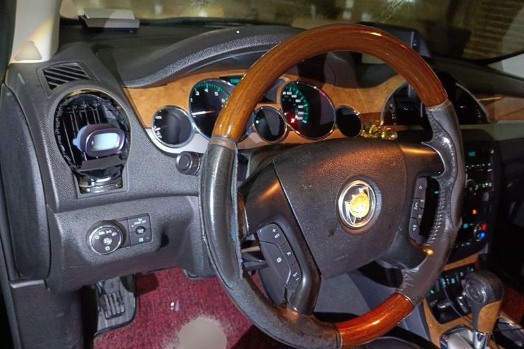 Used Buick Enclave 2013 3.6L Two-Wheel-Drive Elegance Edition Steering Wheel