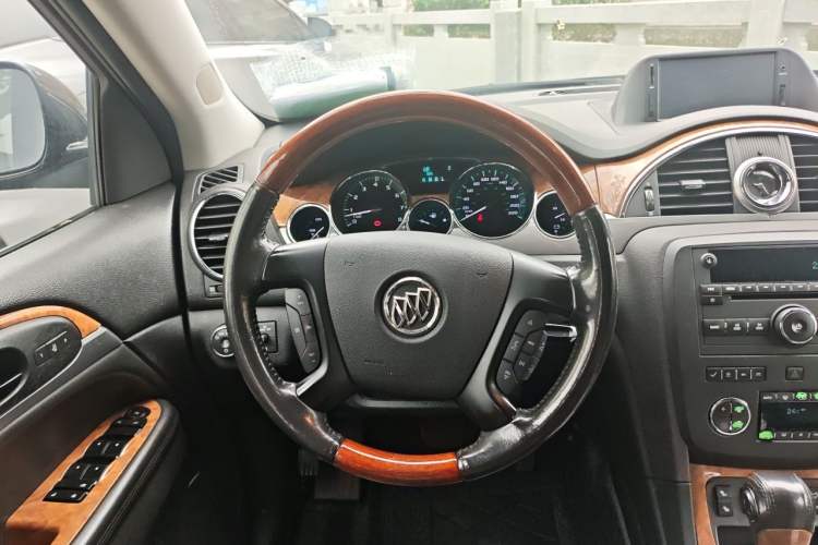 Used Buick Enclave 2013 3.6L Two-Wheel-Drive Elegance Edition Steering Wheel