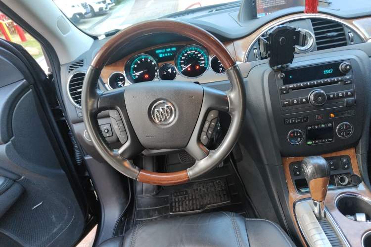Used Buick Enclave 2013 3.6L Four-Wheel Drive Elite Edition Steering Wheel