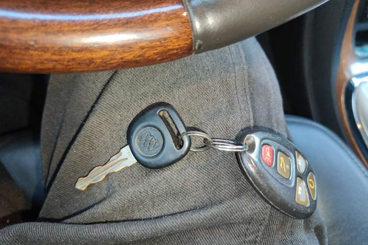 Used Buick Enclave 2013 3.6L Four-Wheel Drive Elite Edition Vehicle Key