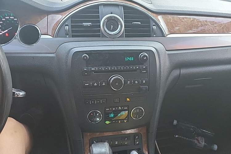 Used Buick Enclave 2013 3.6L Two-Wheel-Drive Elegance Edition Audio And AC Panel