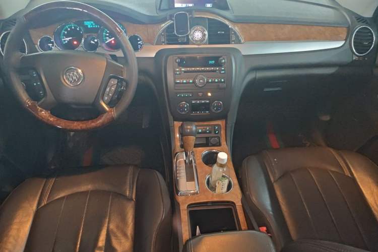 Used Buick Enclave 2013 3.6L Four-Wheel Drive Elite Edition Center Console