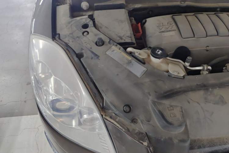 Used Buick Enclave 2013 3.6L Four-Wheel Drive Elite Edition Engine Bay Right