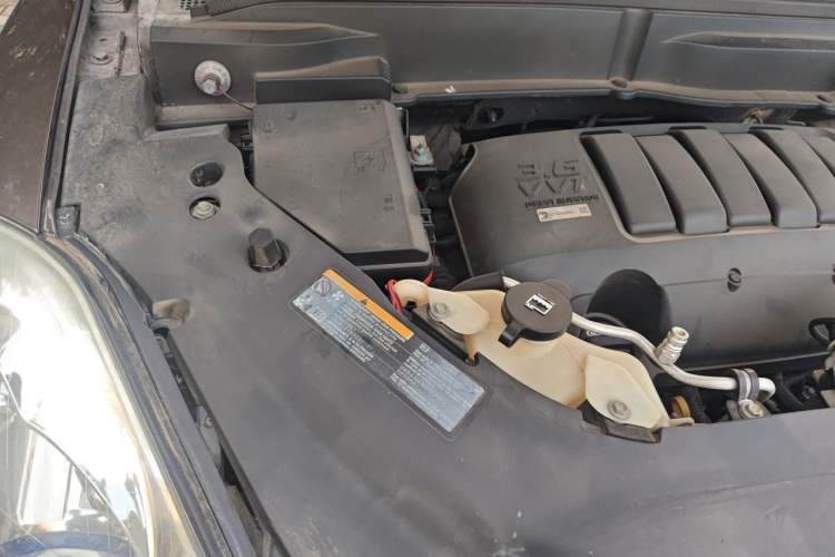 Used Buick Enclave 2013 3.6L Two-Wheel-Drive Elegance Edition Engine Bay Right