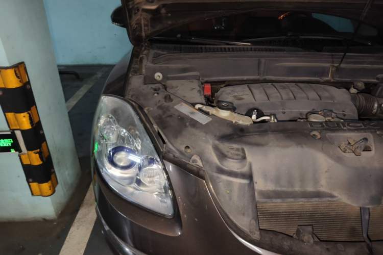 Used Buick Enclave 2013 3.6L Two-Wheel-Drive Elegance Edition Engine Bay Right