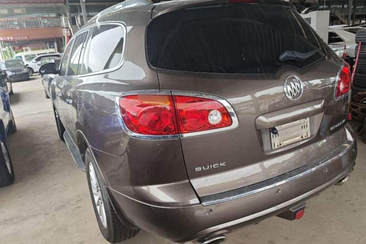 Used Buick Enclave 2013 3.6L Two-Wheel-Drive Elegance Edition Exterior 2