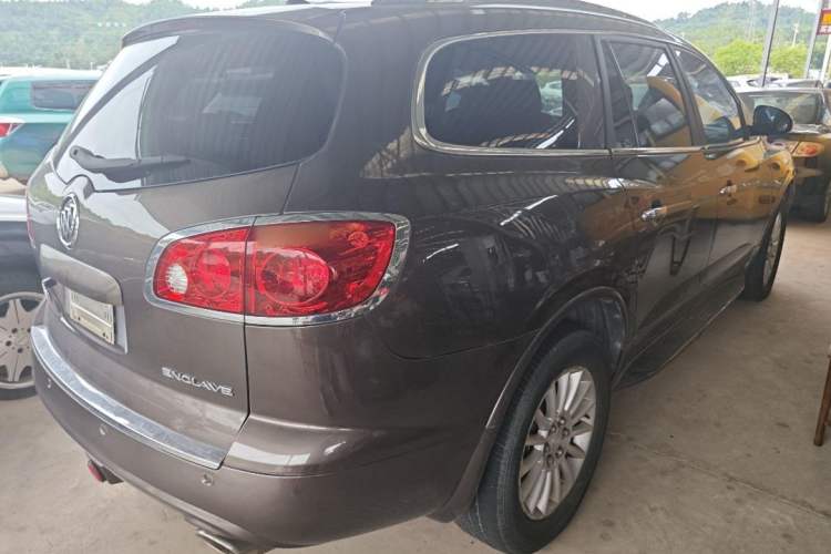 Used Buick Enclave 2013 3.6L Two-Wheel-Drive Elegance Edition Exterior 5