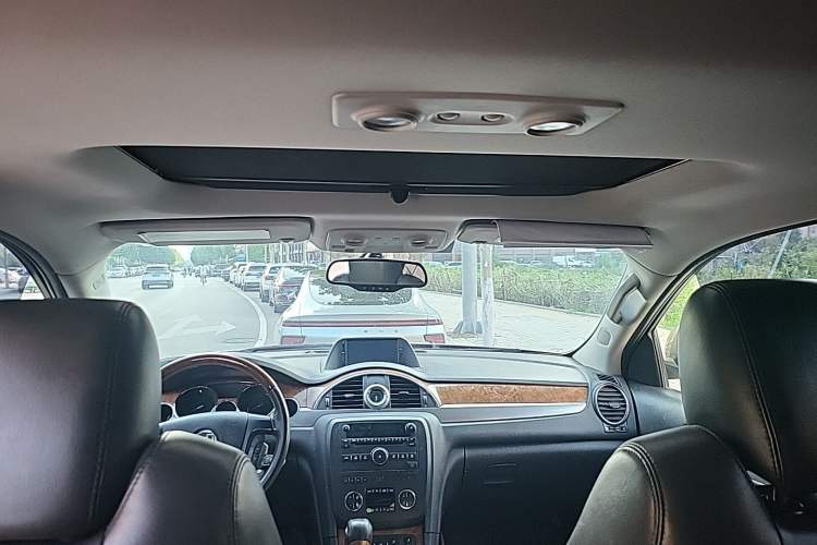 Used Buick Enclave 2013 3.6L Two-Wheel-Drive Elegance Edition Headliner