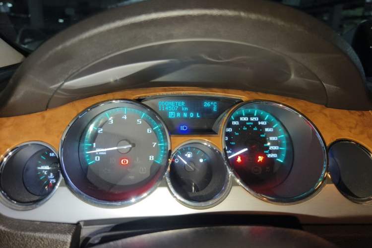 Used Buick Enclave 2013 3.6L Two-Wheel-Drive Elegance Edition Odometer Close Up
